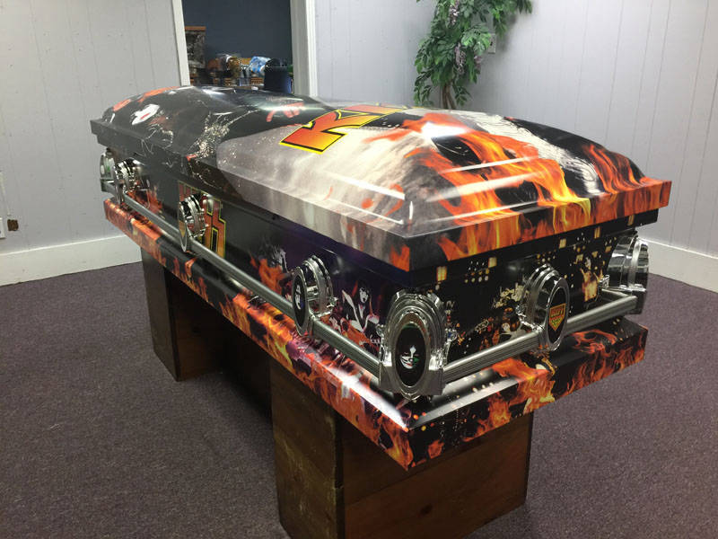 Rejsebureau Alvorlig Muskuløs The Kiss Kasket, a Nashville Casket Sales Exclusive